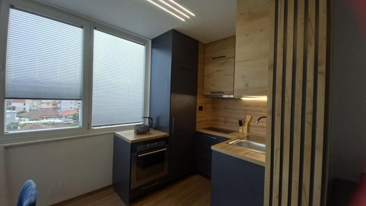 Apartament Kraja *