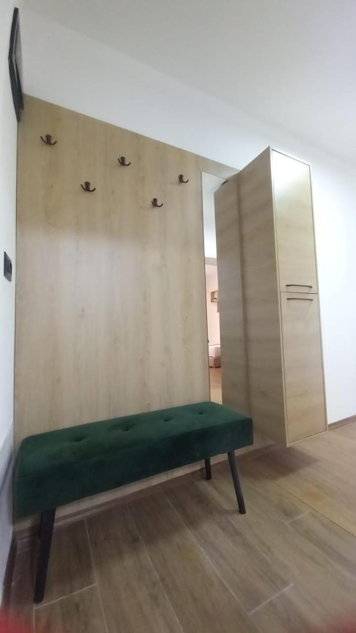 Apartament Kraja *