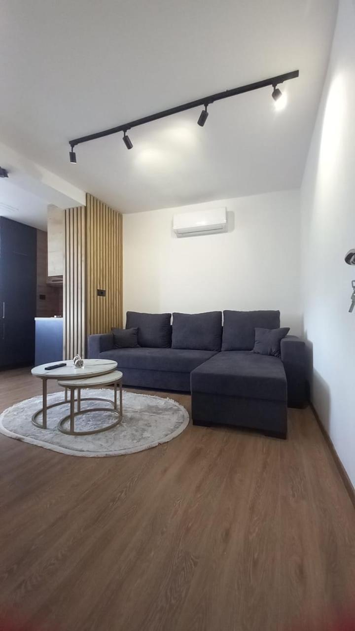 Apartament Kraja *